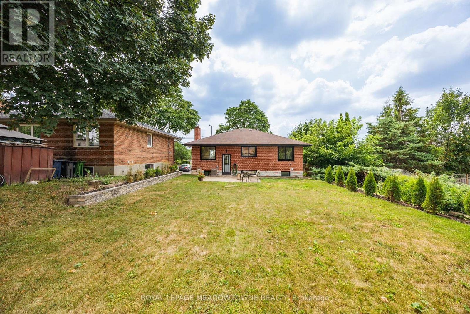 












92 THE WESTWAY

,
Toronto,




Ontario
M9P2B2

