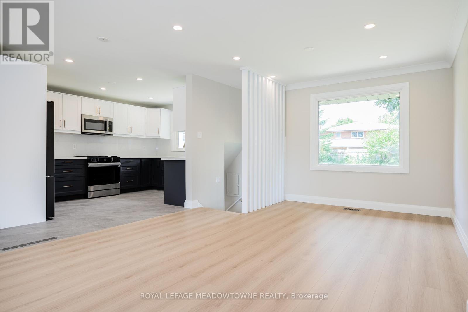 












92 THE WESTWAY

,
Toronto,




Ontario
M9P2B2

