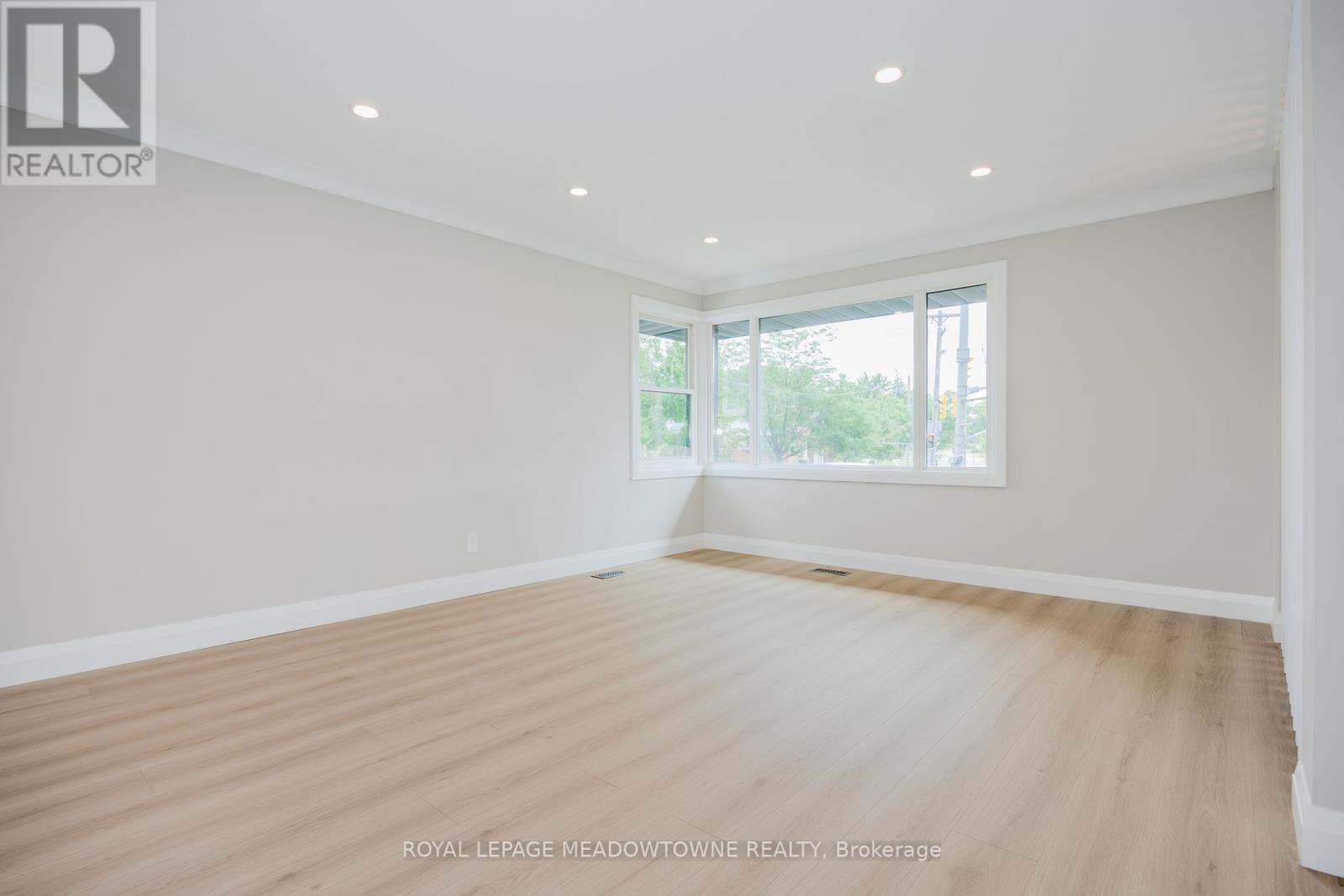 












92 THE WESTWAY

,
Toronto,




Ontario
M9P2B2

