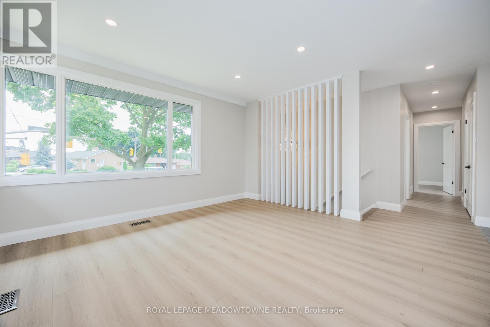 












92 THE WESTWAY

,
Toronto,




Ontario
M9P2B2

