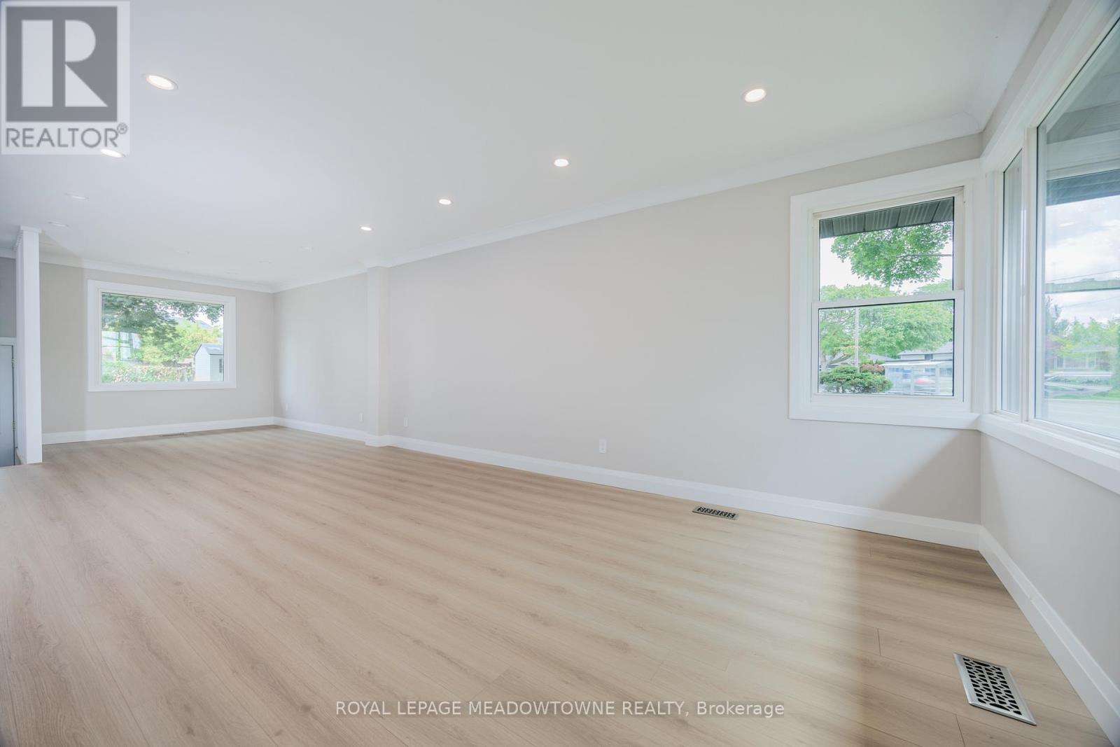 












92 THE WESTWAY

,
Toronto,




Ontario
M9P2B2

