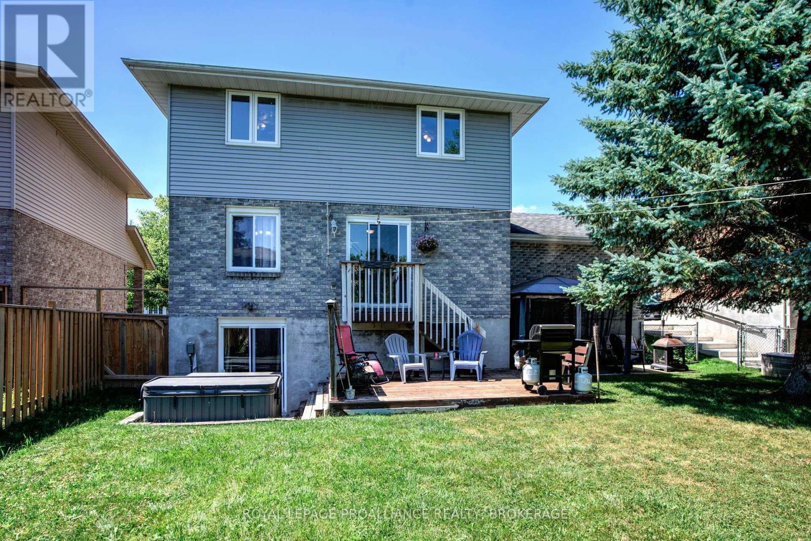 












1078 LOMBARDY STREET

,
Kingston (South of Taylor-Kidd Blvd),




Ontario
K7M8M6

