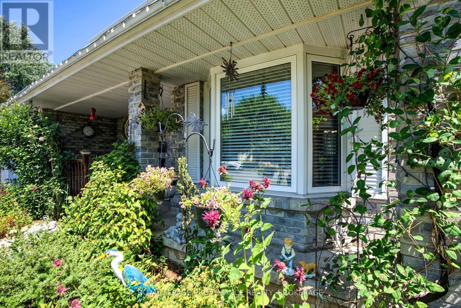 












1078 LOMBARDY STREET

,
Kingston (South of Taylor-Kidd Blvd),




Ontario
K7M8M6

