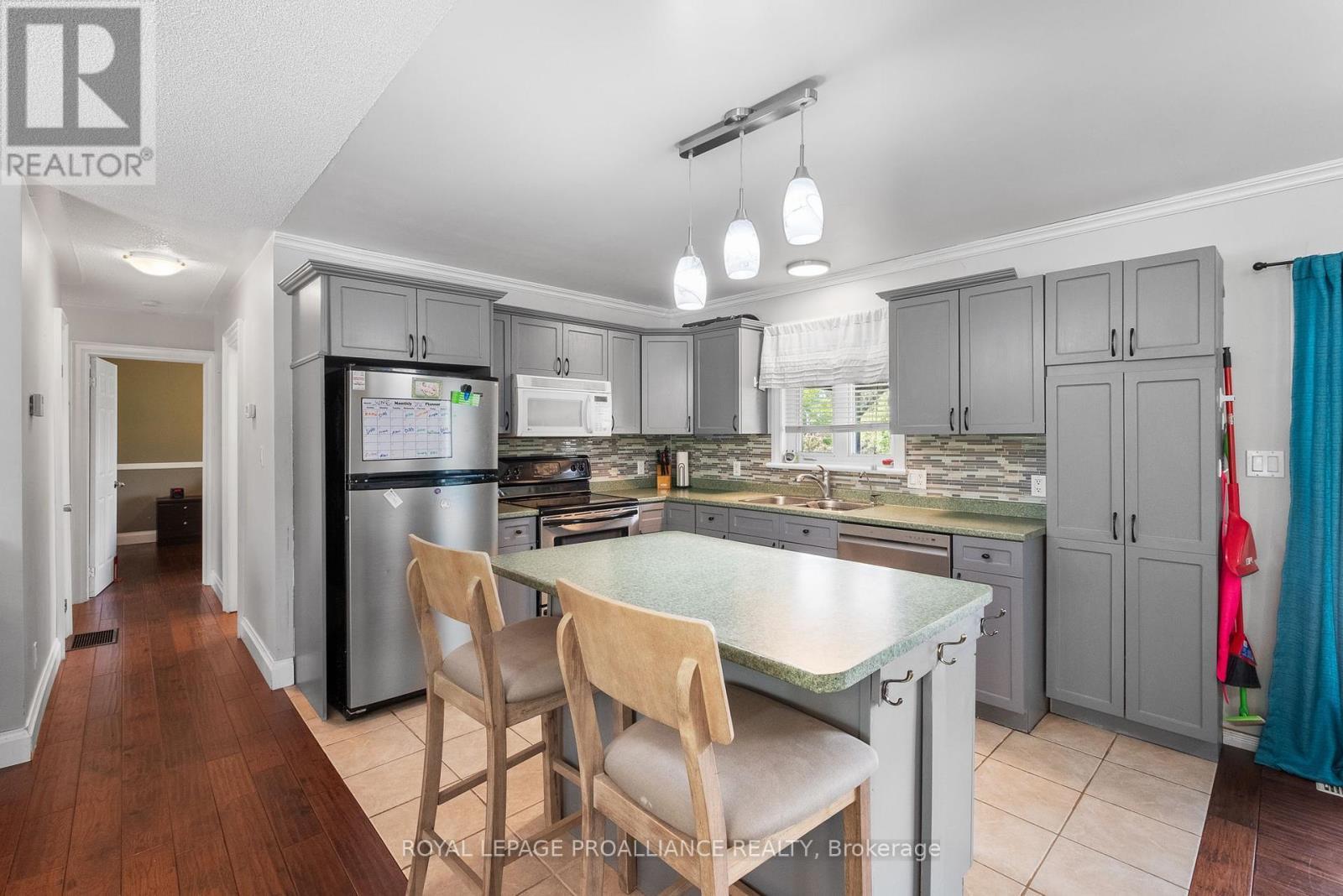 












8 ORIOLE CRESCENT

,
Hamilton Township (Baltimore),




Ontario
K0K1C0


