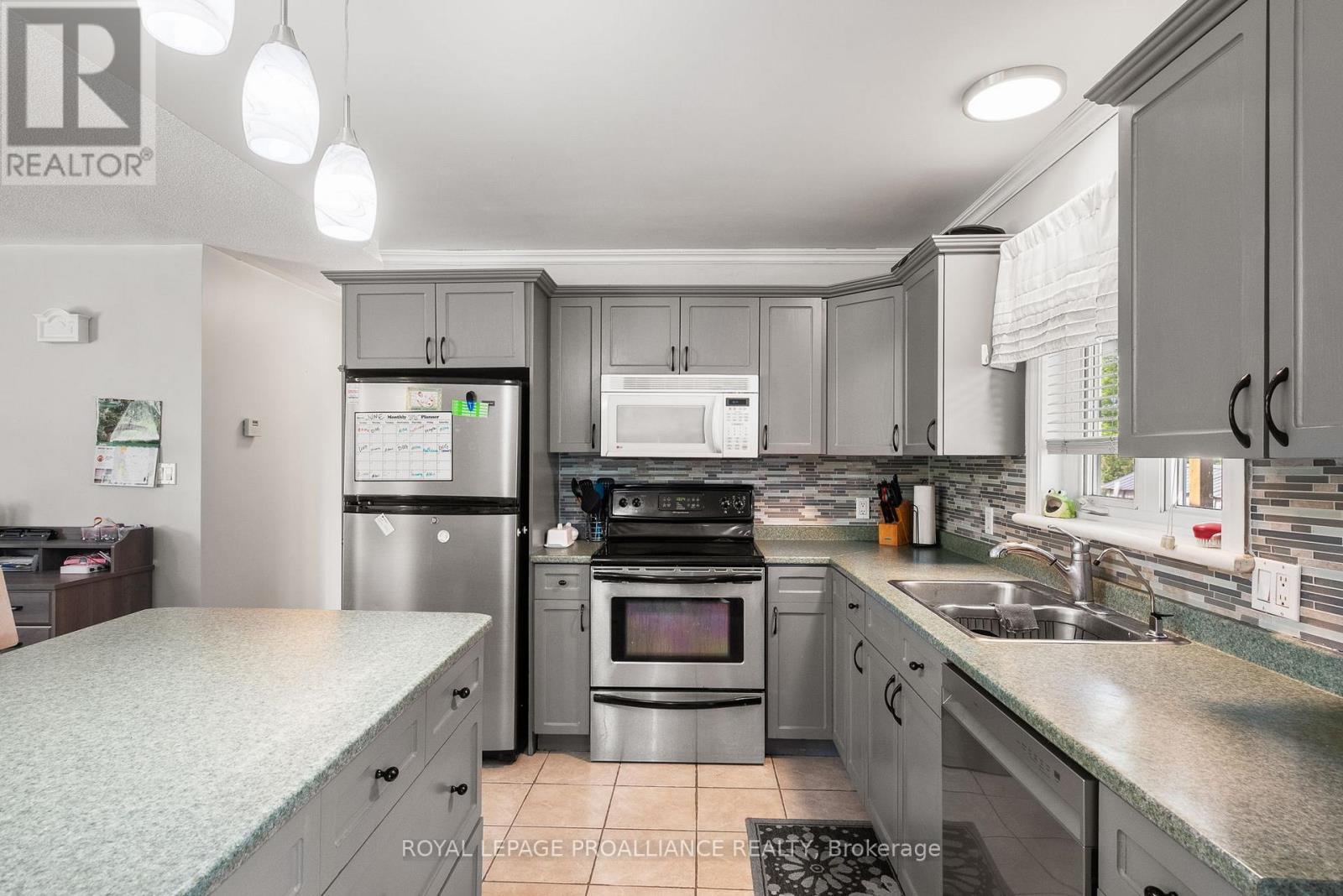 












8 ORIOLE CRESCENT

,
Hamilton Township (Baltimore),




Ontario
K0K1C0

