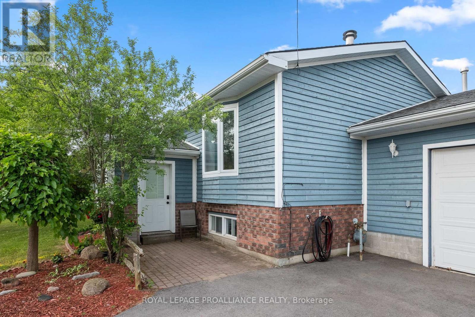 












8 ORIOLE CRESCENT

,
Hamilton Township (Baltimore),




Ontario
K0K1C0

