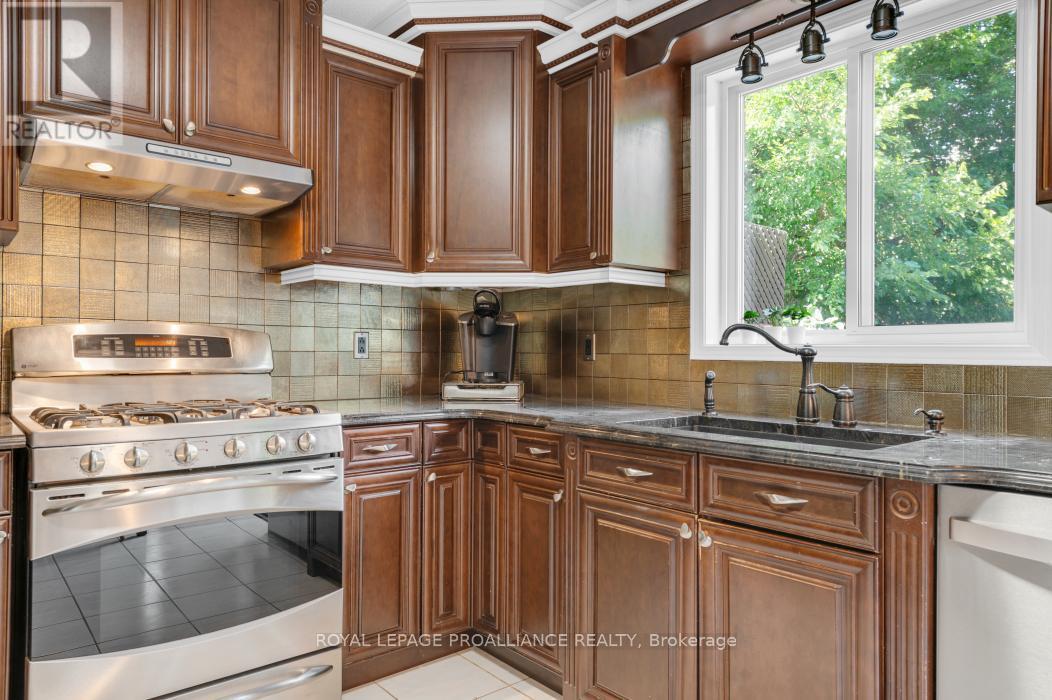 












35 LORAINE AVENUE

,
Quinte West (Trenton Ward),




Ontario
K8V6R4

