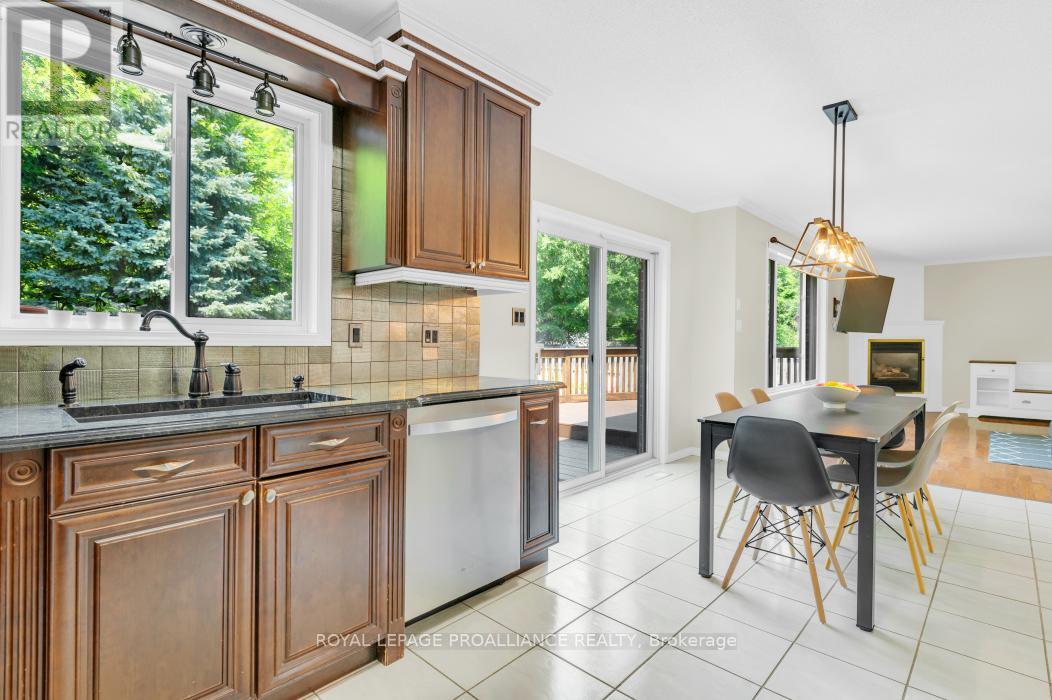 












35 LORAINE AVENUE

,
Quinte West (Trenton Ward),




Ontario
K8V6R4

