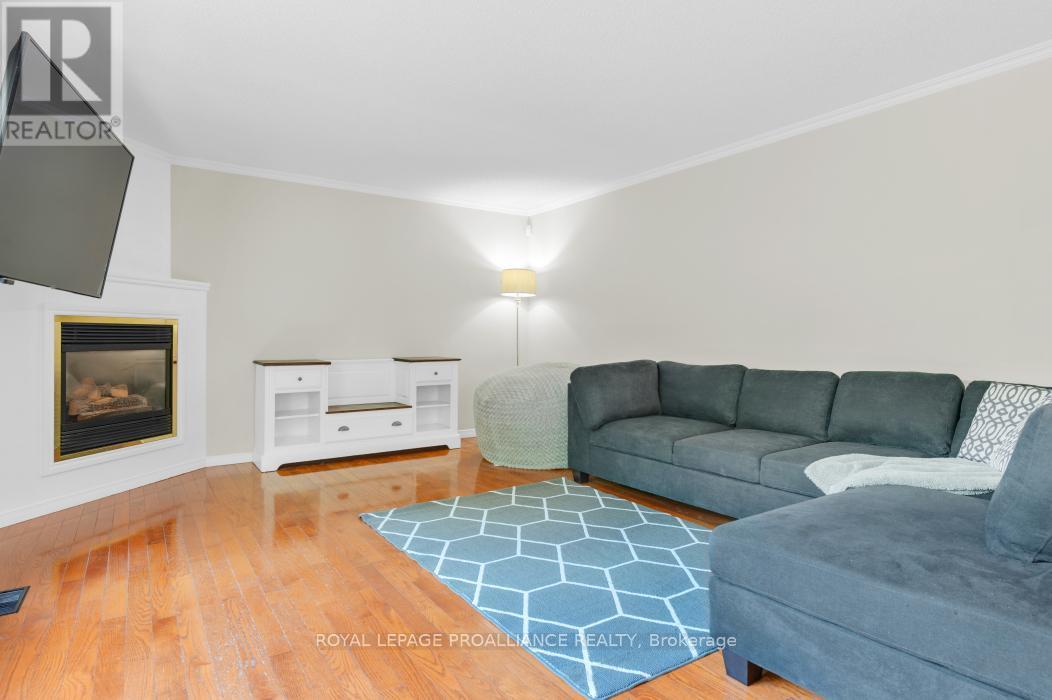 












35 LORAINE AVENUE

,
Quinte West (Trenton Ward),




Ontario
K8V6R4

