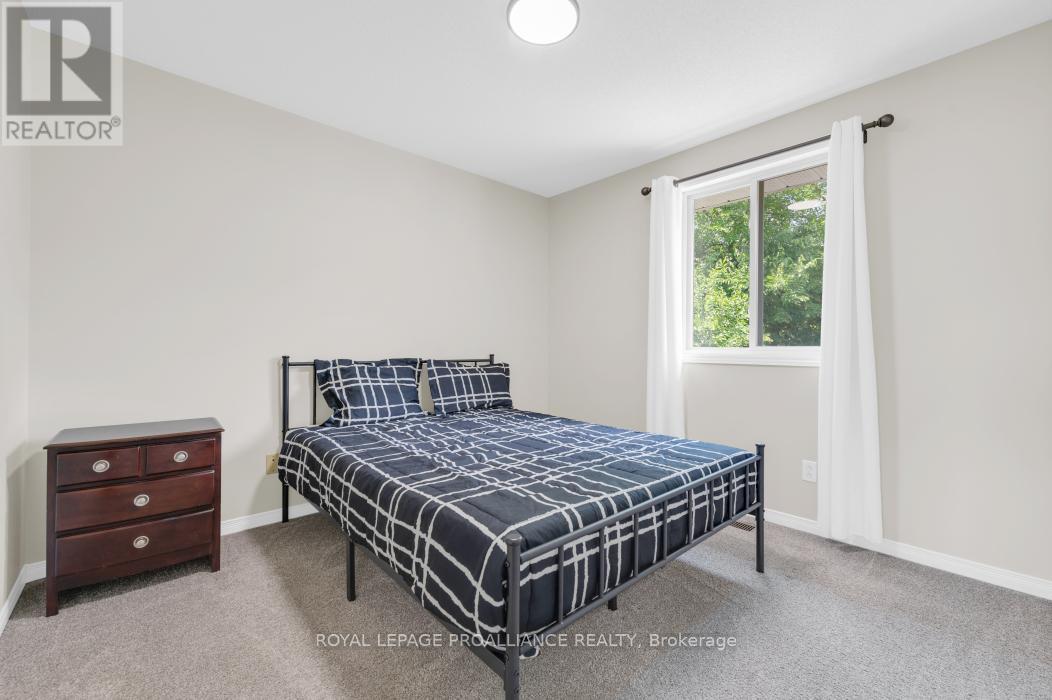 












35 LORAINE AVENUE

,
Quinte West (Trenton Ward),




Ontario
K8V6R4

