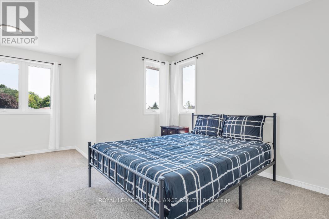












35 LORAINE AVENUE

,
Quinte West (Trenton Ward),




Ontario
K8V6R4

