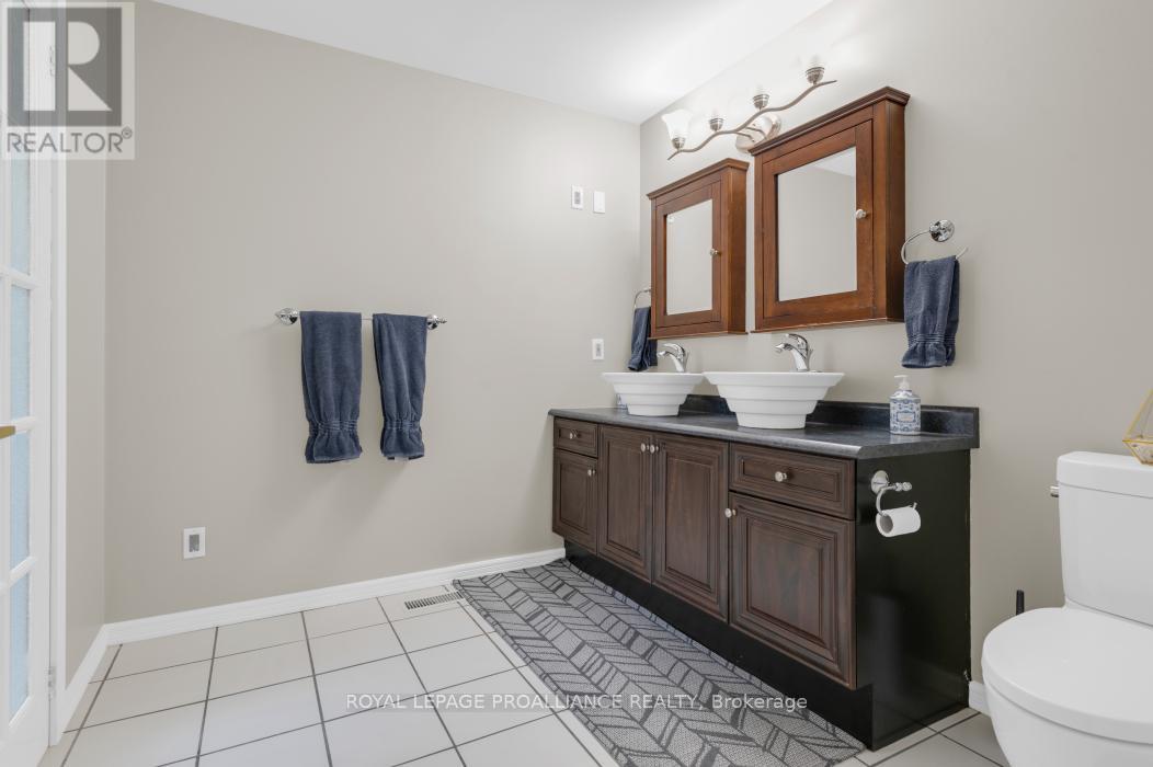 












35 LORAINE AVENUE

,
Quinte West (Trenton Ward),




Ontario
K8V6R4

