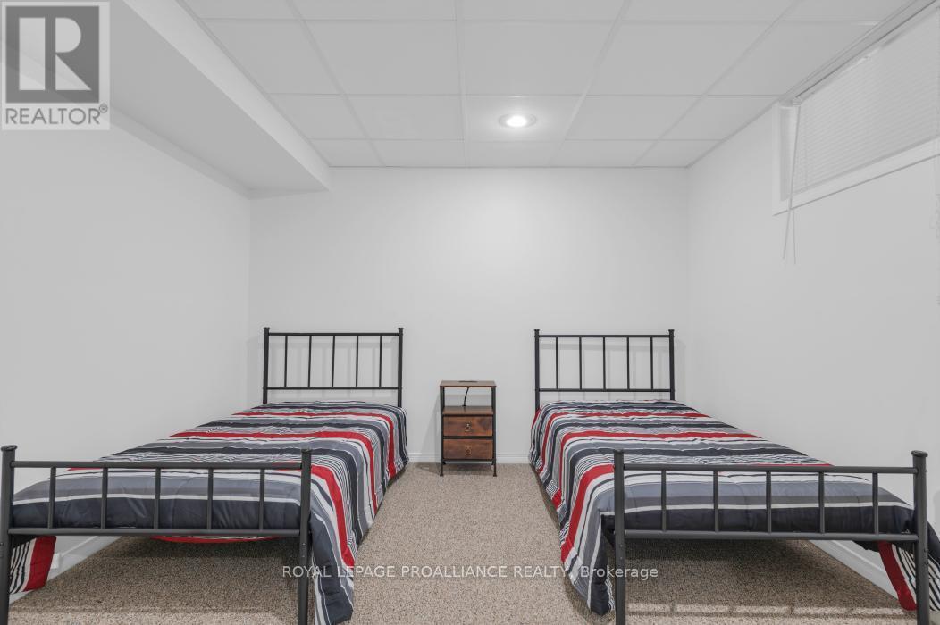 












35 LORAINE AVENUE

,
Quinte West (Trenton Ward),




Ontario
K8V6R4

