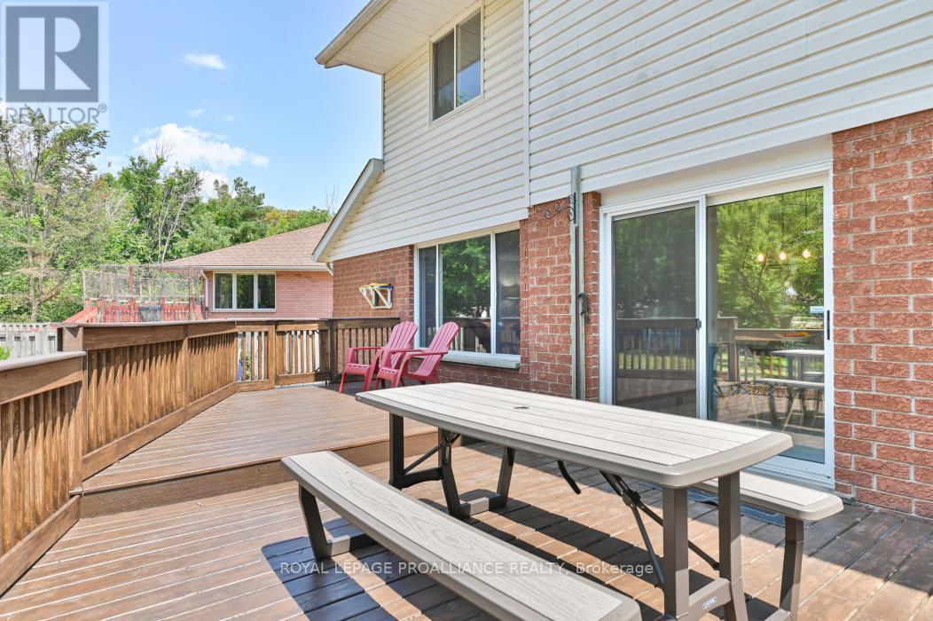 












35 LORAINE AVENUE

,
Quinte West (Trenton Ward),




Ontario
K8V6R4

