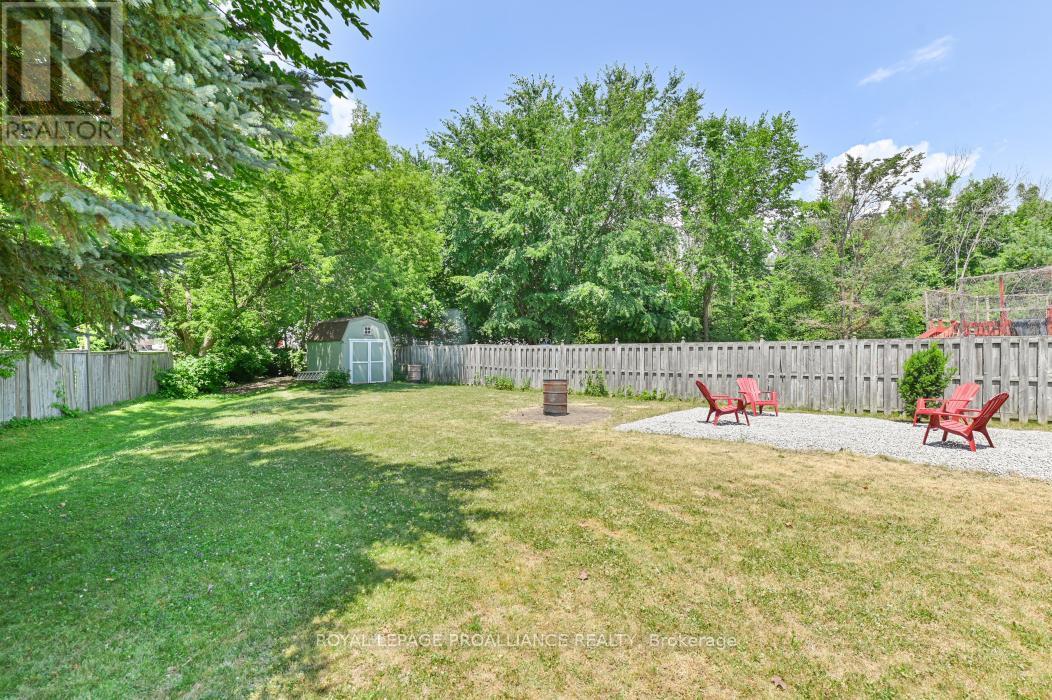 












35 LORAINE AVENUE

,
Quinte West (Trenton Ward),




Ontario
K8V6R4

