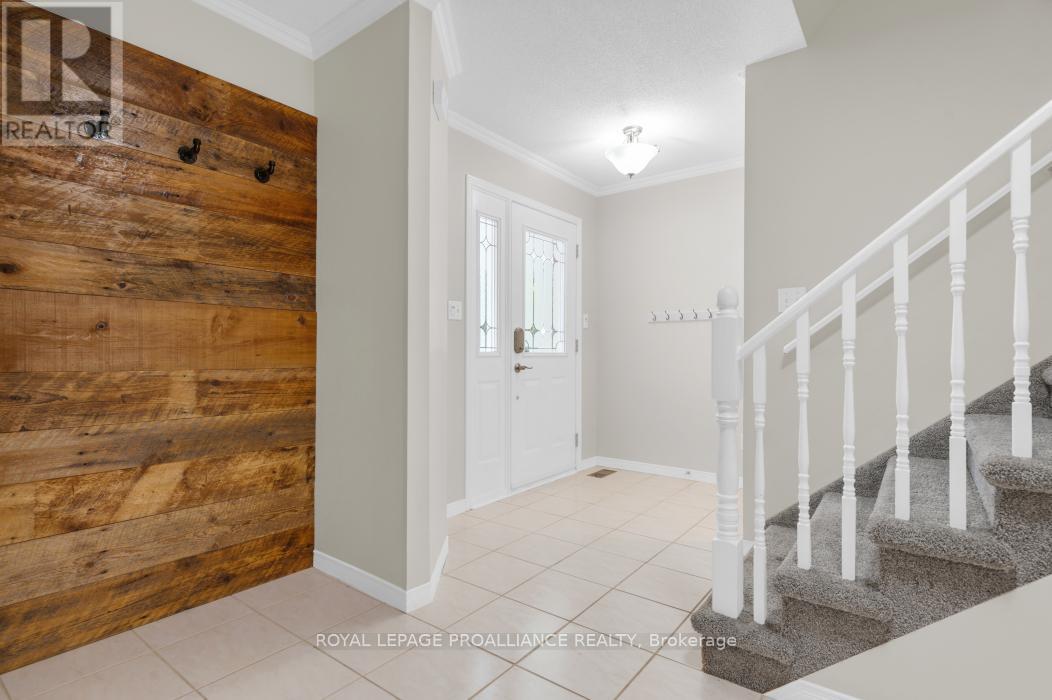 












35 LORAINE AVENUE

,
Quinte West (Trenton Ward),




Ontario
K8V6R4

