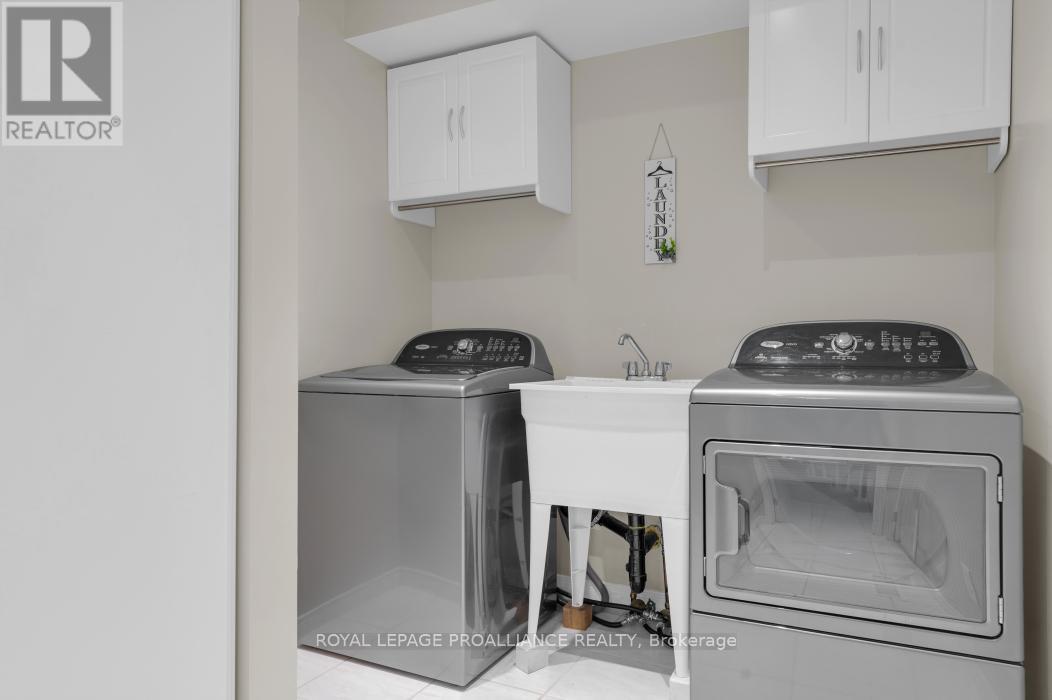 












35 LORAINE AVENUE

,
Quinte West (Trenton Ward),




Ontario
K8V6R4

