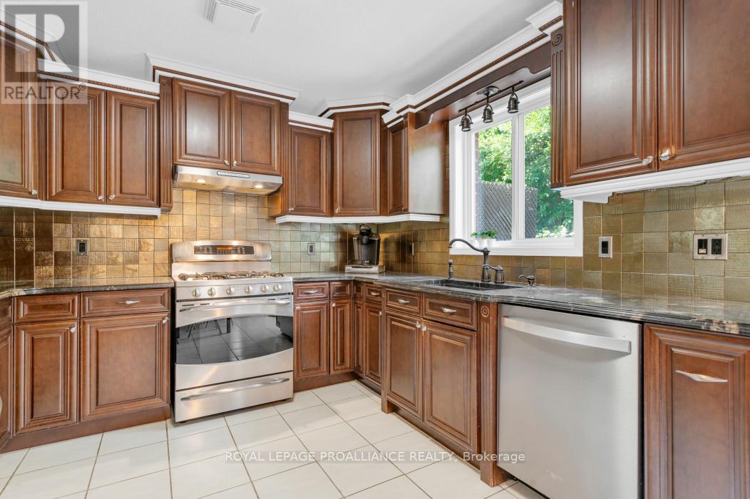 












35 LORAINE AVENUE

,
Quinte West (Trenton Ward),




Ontario
K8V6R4

