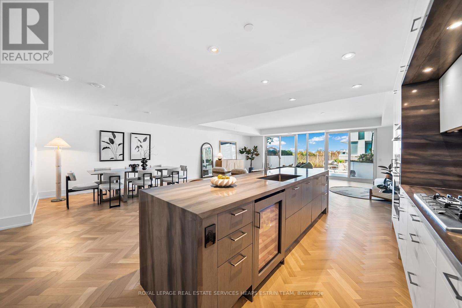 












213 - 155 MERCHANTS' WHARF

,
Toronto,




Ontario
M5A0Y4

