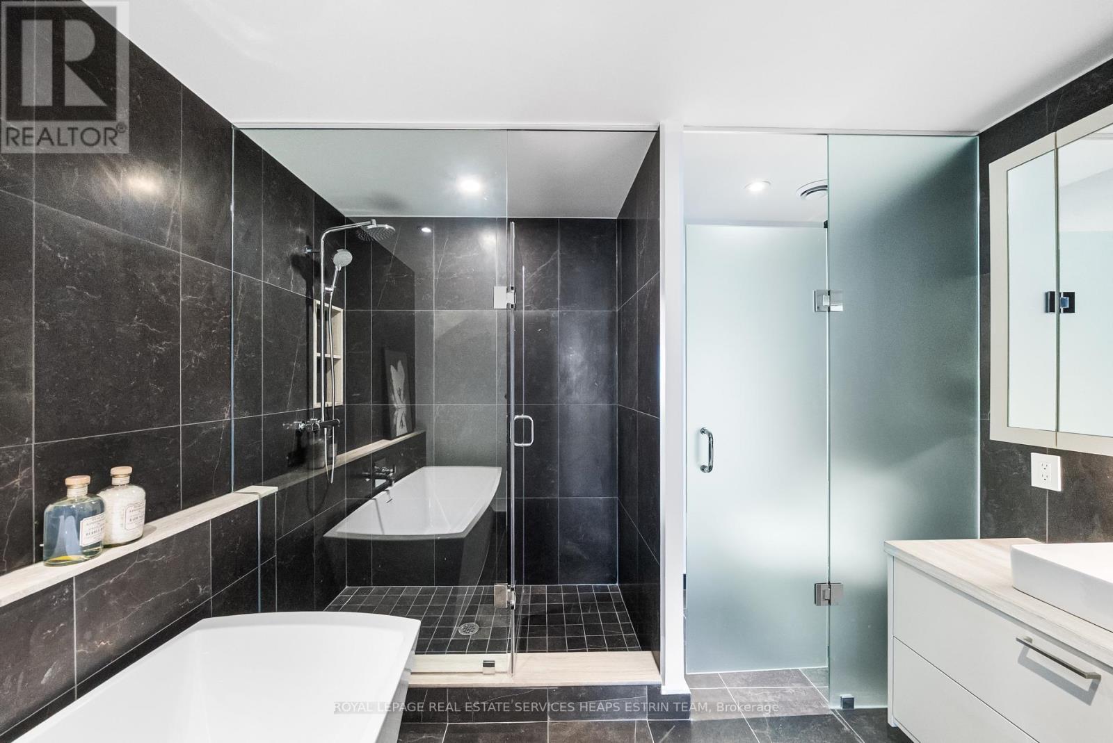 












213 - 155 MERCHANTS' WHARF

,
Toronto,




Ontario
M5A0Y4

