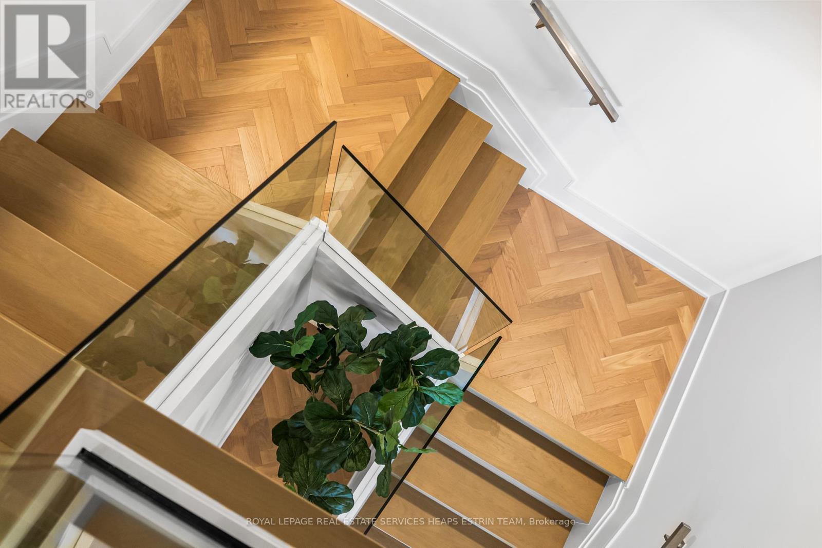 












213 - 155 MERCHANTS' WHARF

,
Toronto,




Ontario
M5A0Y4

