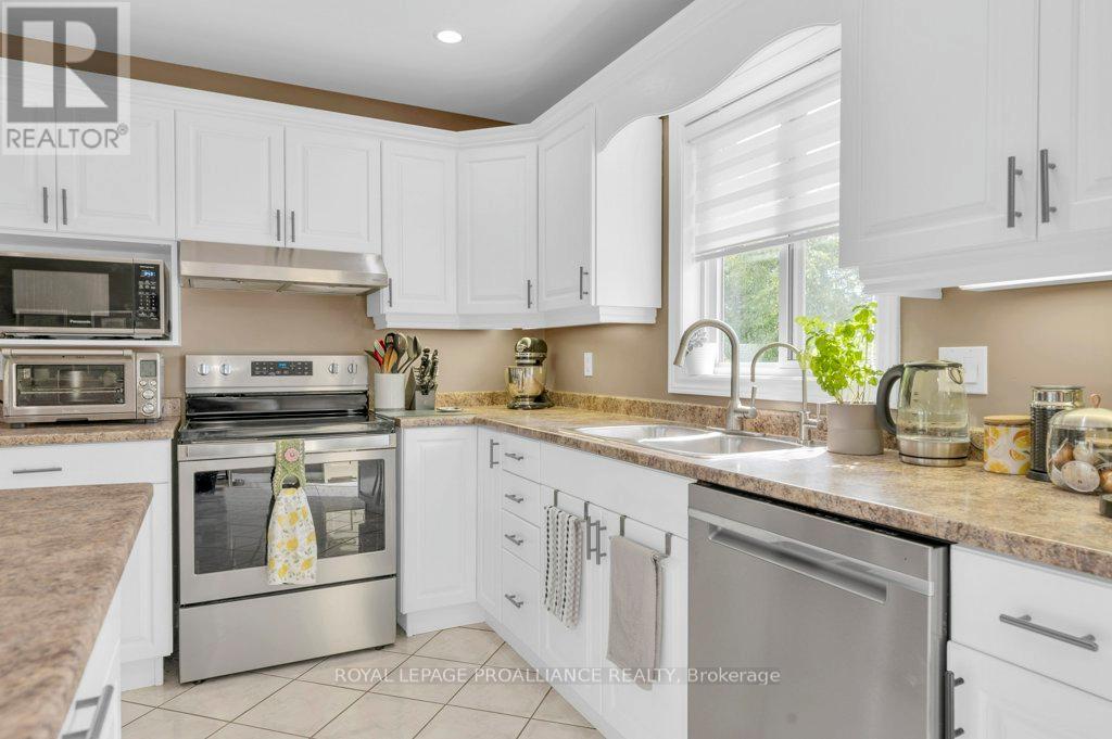 












12 STONEGATE CRESCENT

,
Quinte West (Frankford Ward),




Ontario
K0K2C0


