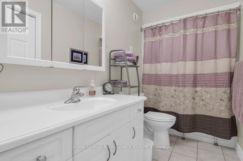 












12 STONEGATE CRESCENT

,
Quinte West (Frankford Ward),




Ontario
K0K2C0

