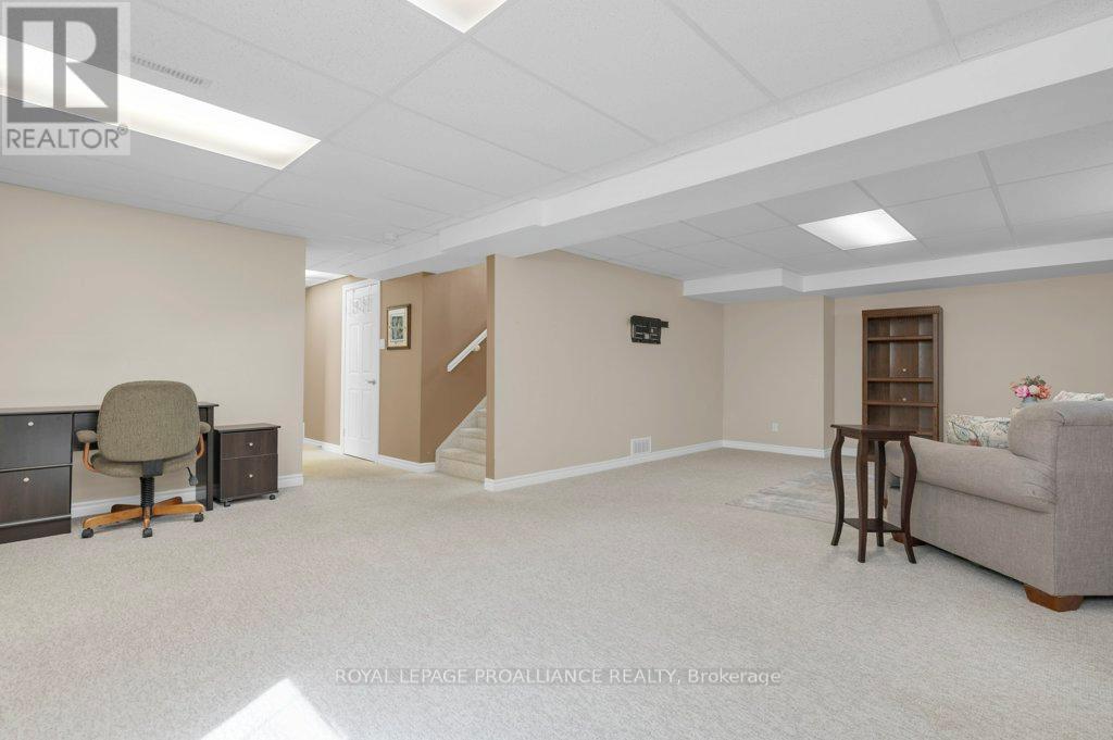 












12 STONEGATE CRESCENT

,
Quinte West (Frankford Ward),




Ontario
K0K2C0

