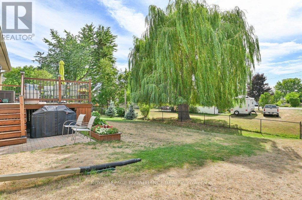 












12 STONEGATE CRESCENT

,
Quinte West (Frankford Ward),




Ontario
K0K2C0

