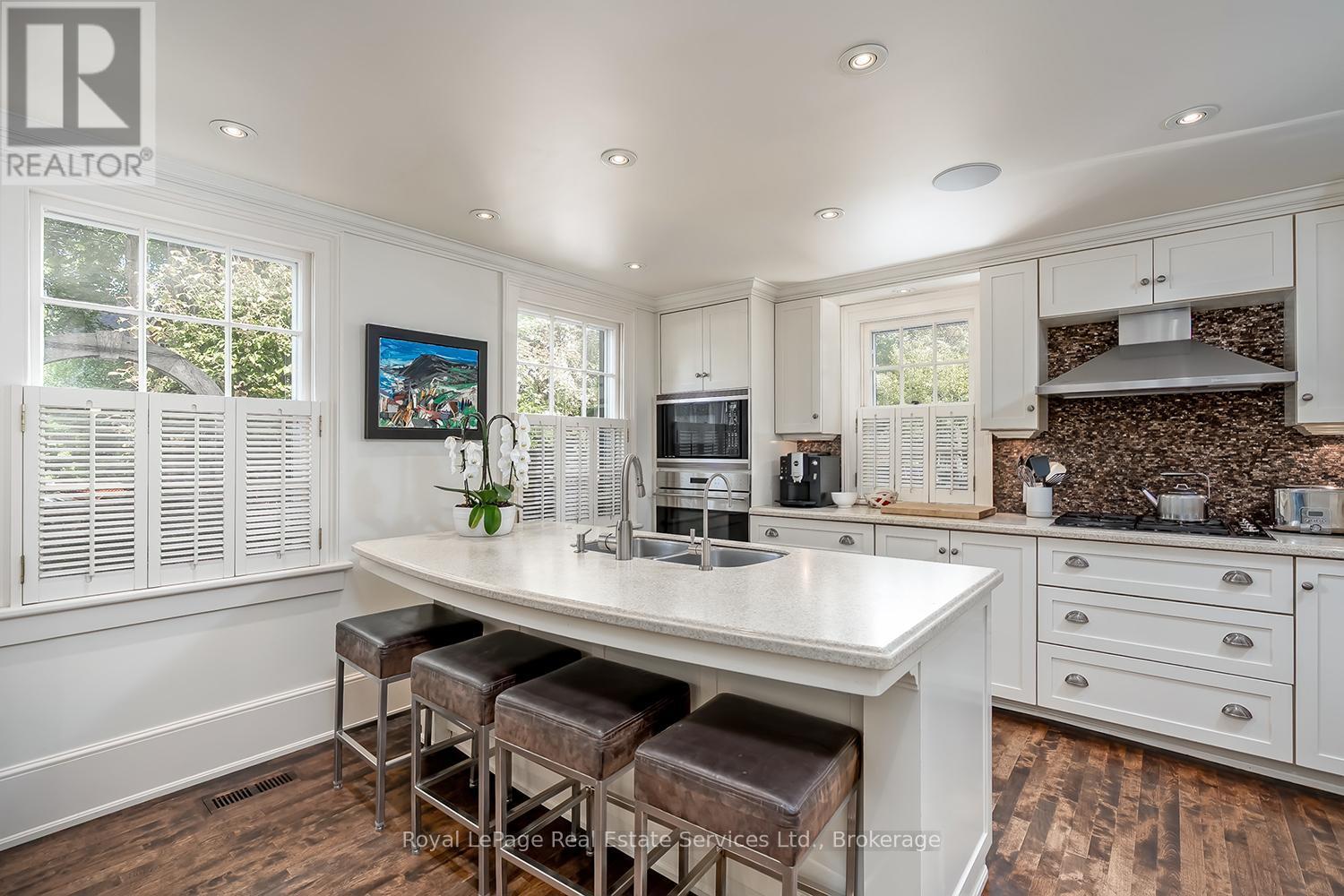 












53 THOMAS STREET

,
Oakville (OO Old Oakville),




Ontario
L6J3A2

