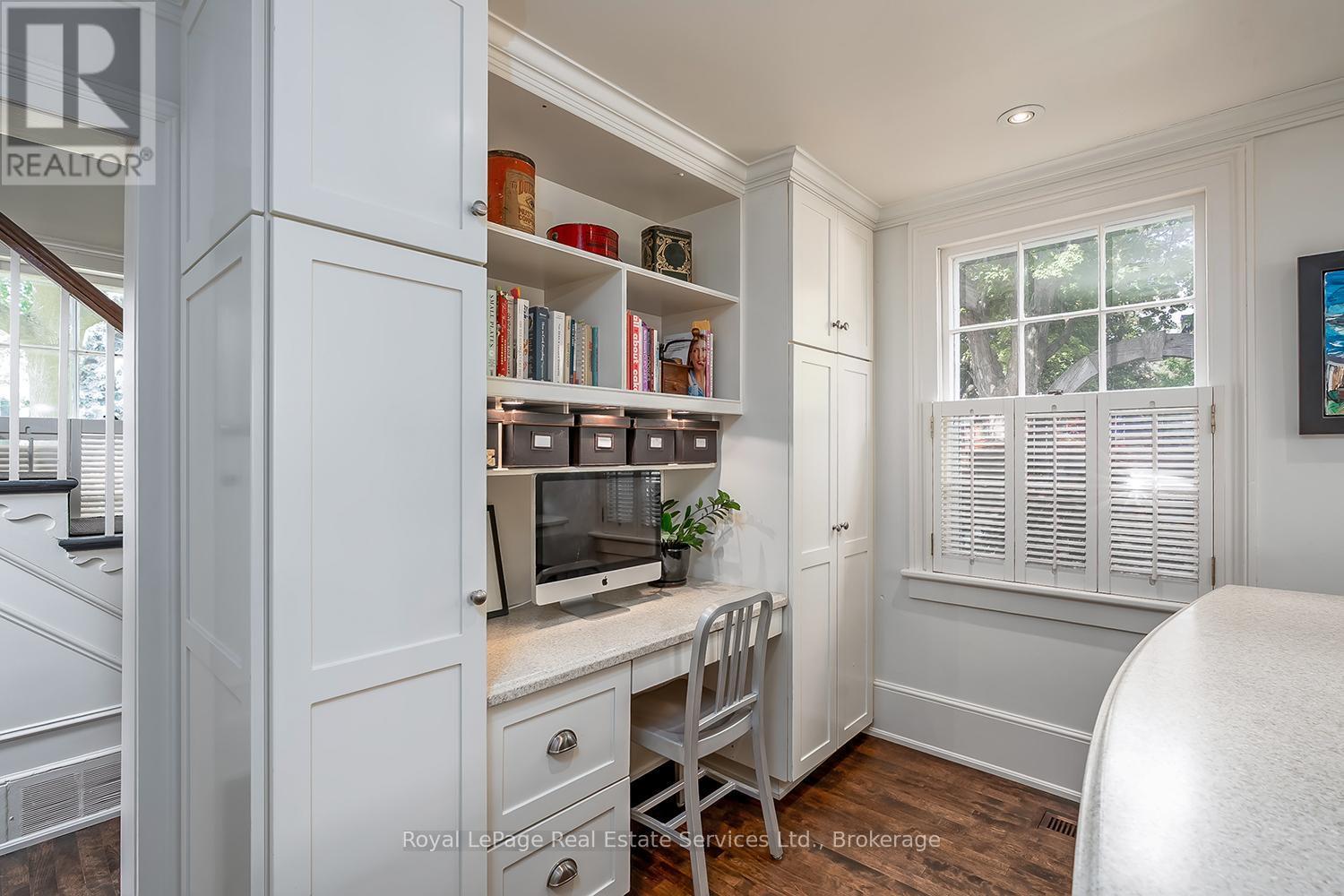 












53 THOMAS STREET

,
Oakville (OO Old Oakville),




Ontario
L6J3A2

