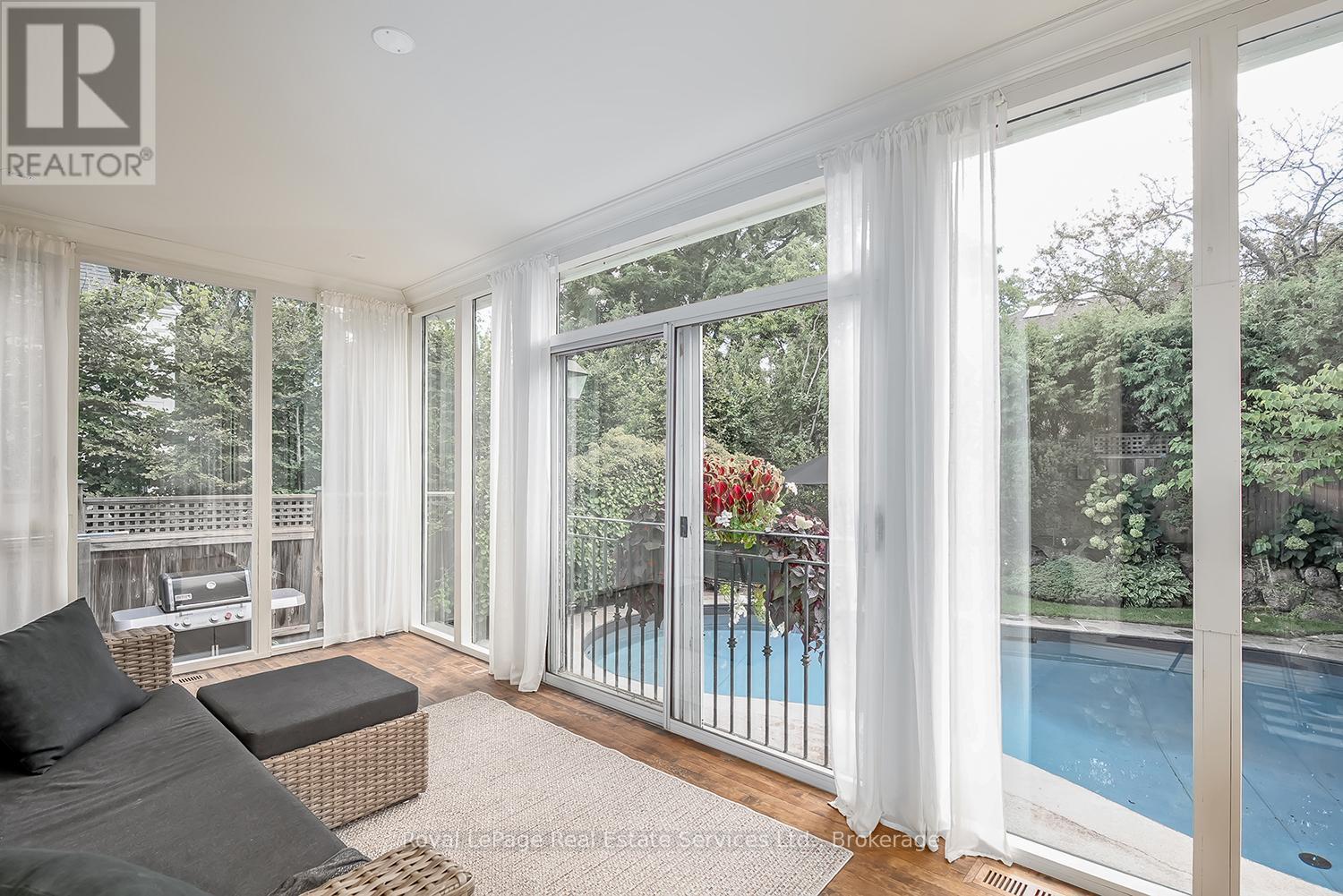 












53 THOMAS STREET

,
Oakville (OO Old Oakville),




Ontario
L6J3A2

