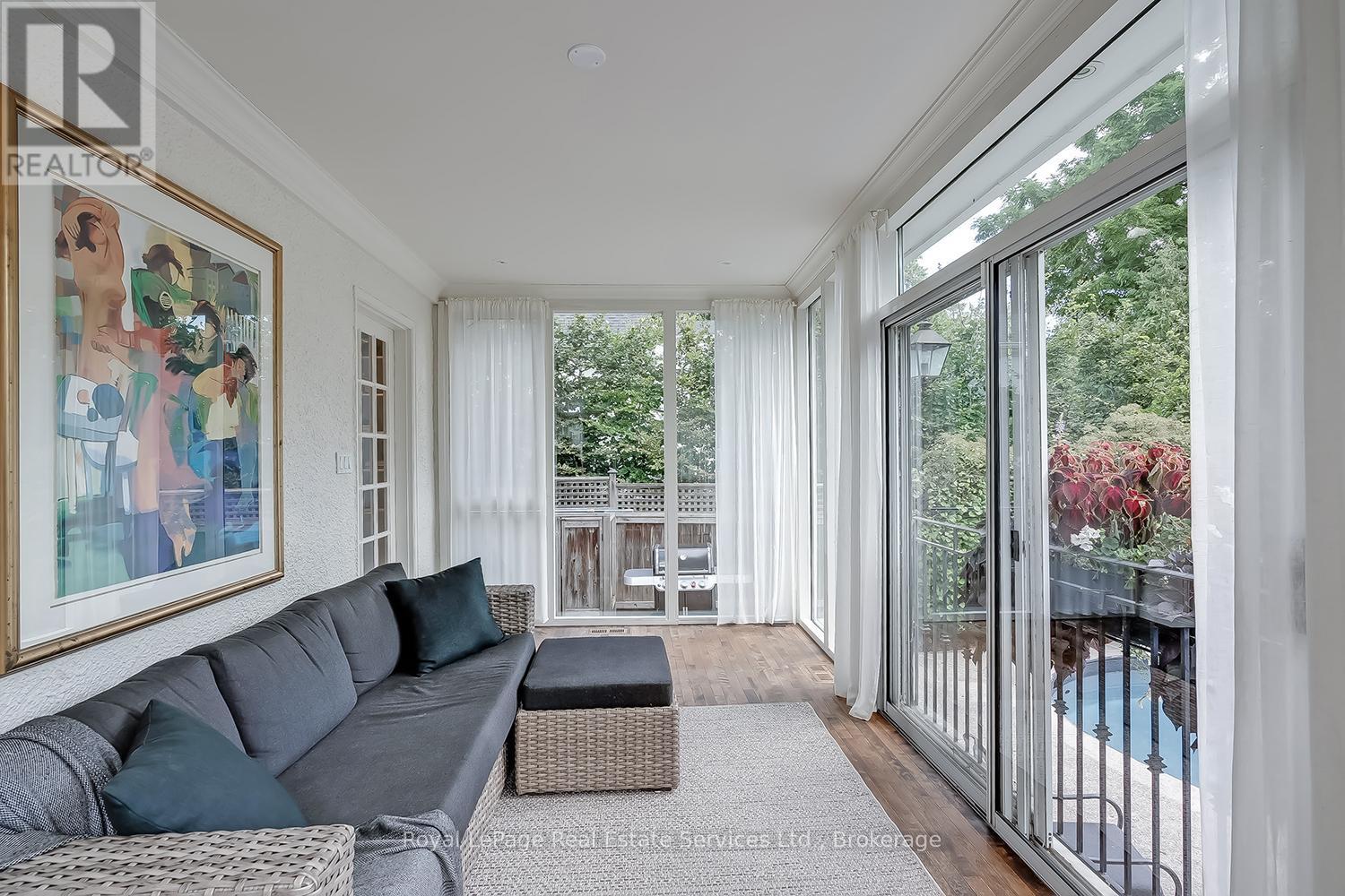 












53 THOMAS STREET

,
Oakville (OO Old Oakville),




Ontario
L6J3A2

