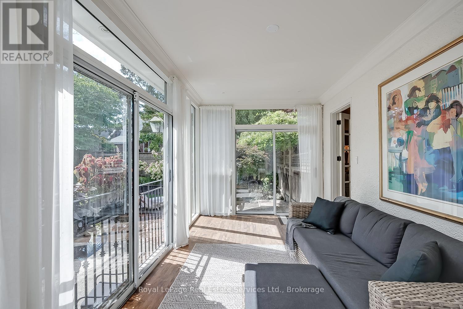 












53 THOMAS STREET

,
Oakville (OO Old Oakville),




Ontario
L6J3A2

