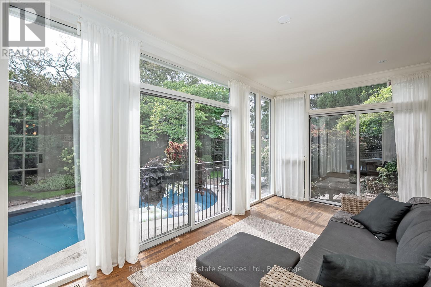 












53 THOMAS STREET

,
Oakville (OO Old Oakville),




Ontario
L6J3A2

