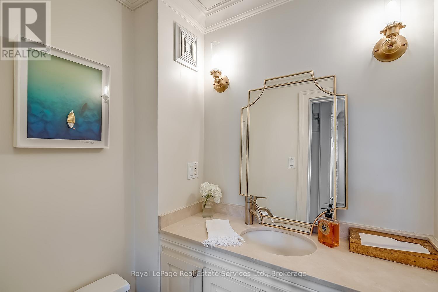 












53 THOMAS STREET

,
Oakville (OO Old Oakville),




Ontario
L6J3A2

