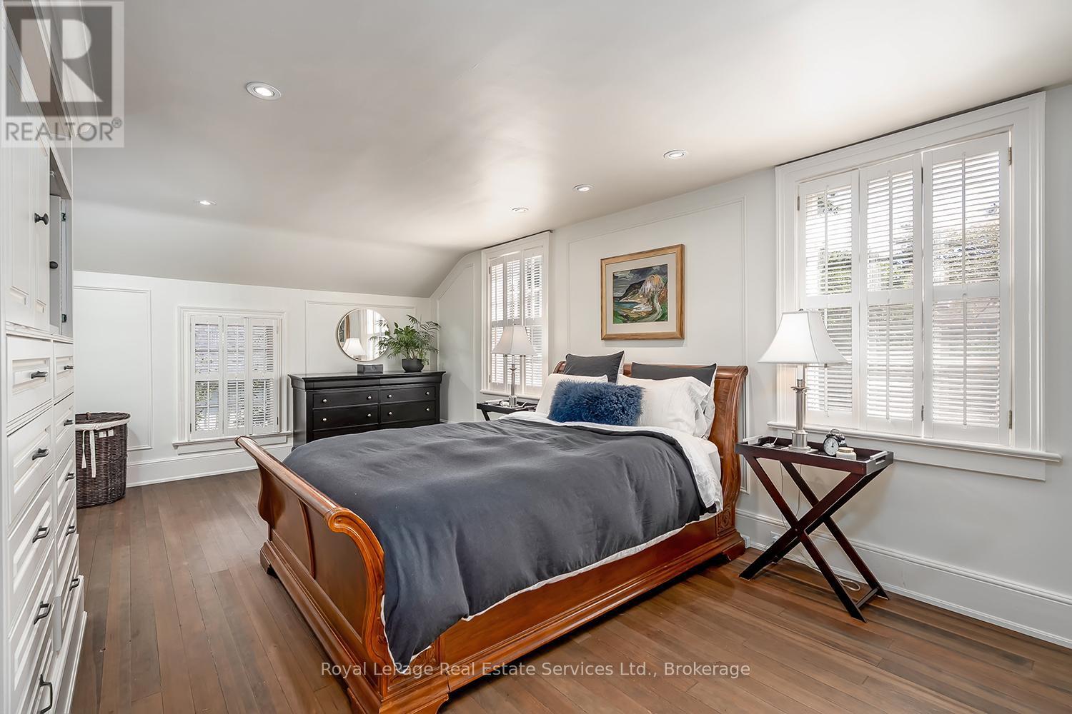 












53 THOMAS STREET

,
Oakville (OO Old Oakville),




Ontario
L6J3A2

