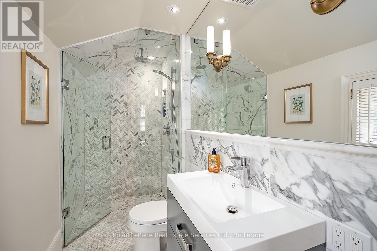 












53 THOMAS STREET

,
Oakville (OO Old Oakville),




Ontario
L6J3A2

