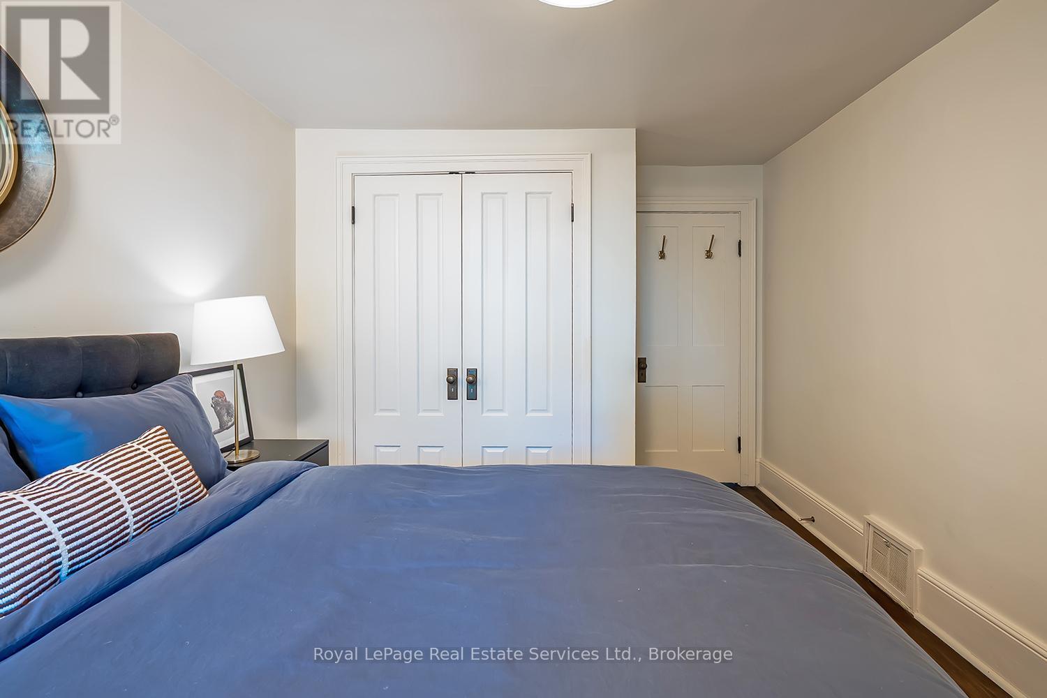 












53 THOMAS STREET

,
Oakville (OO Old Oakville),




Ontario
L6J3A2

