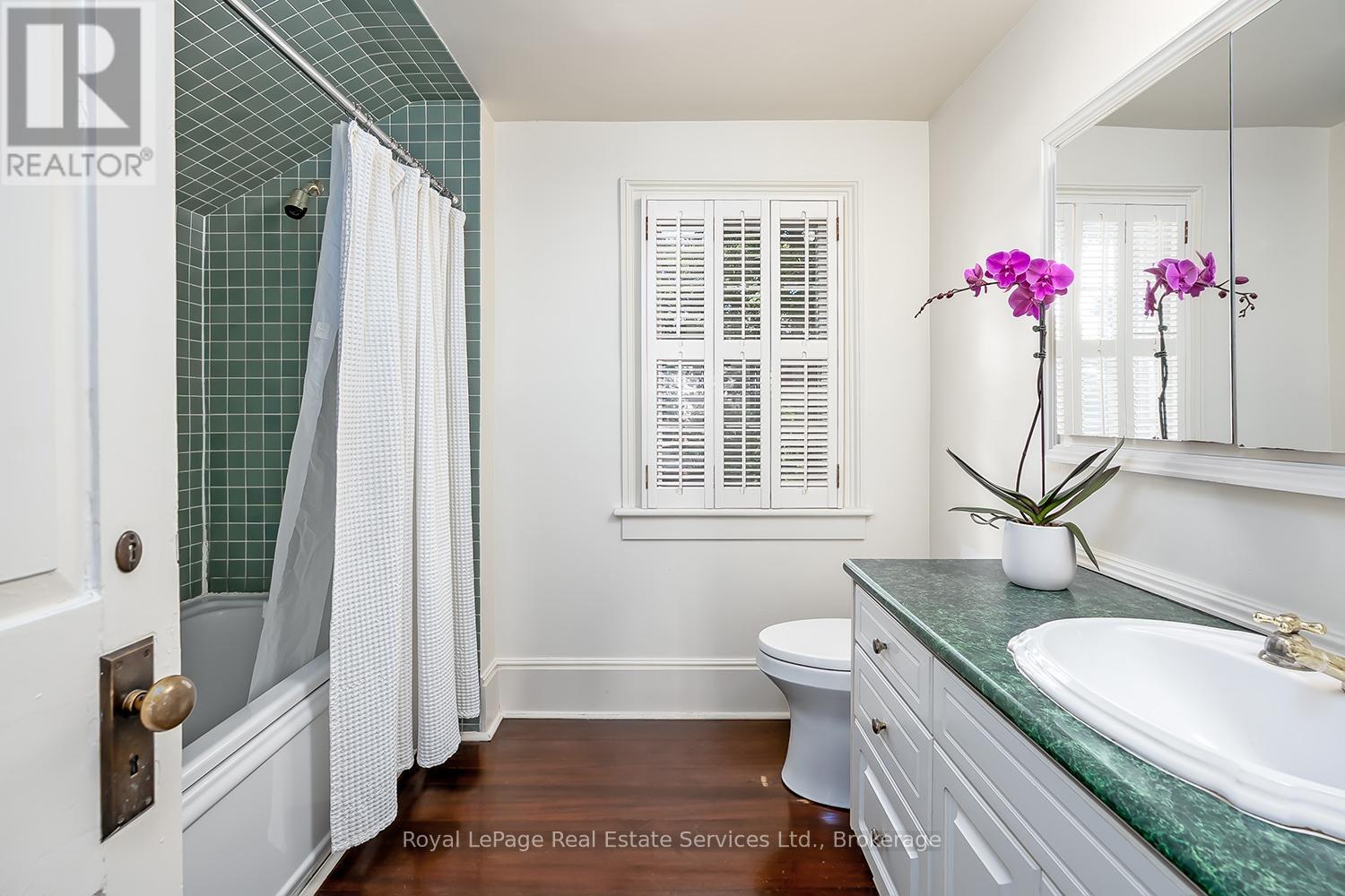 












53 THOMAS STREET

,
Oakville (OO Old Oakville),




Ontario
L6J3A2

