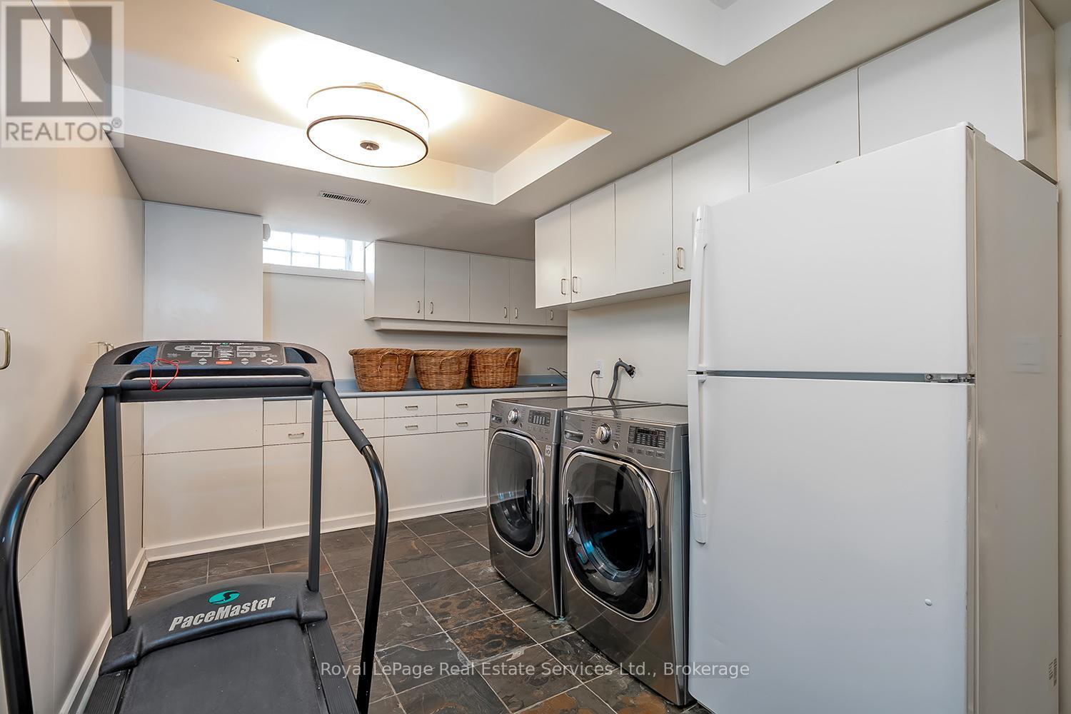 












53 THOMAS STREET

,
Oakville (OO Old Oakville),




Ontario
L6J3A2

