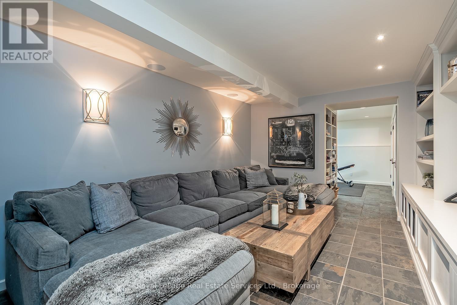 












53 THOMAS STREET

,
Oakville (OO Old Oakville),




Ontario
L6J3A2

