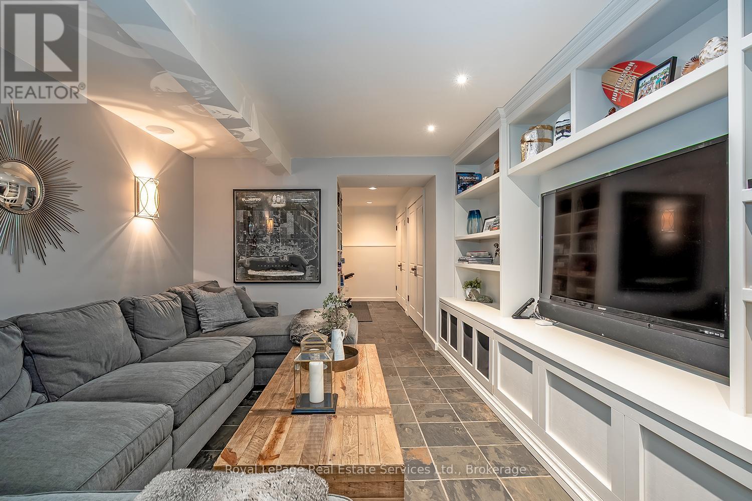 












53 THOMAS STREET

,
Oakville (OO Old Oakville),




Ontario
L6J3A2

