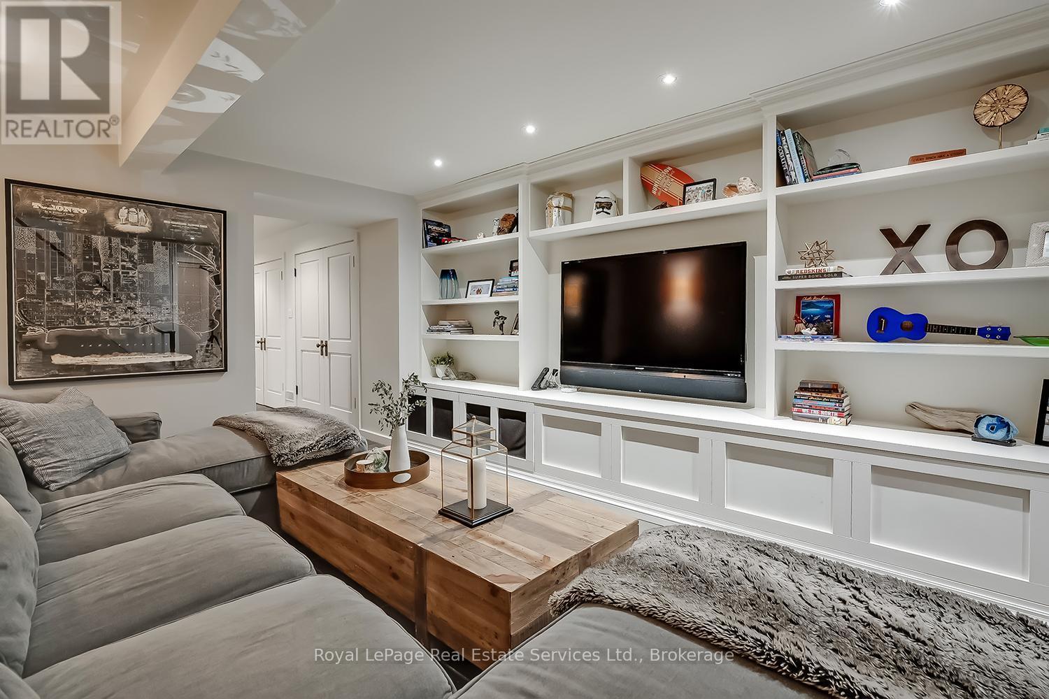 












53 THOMAS STREET

,
Oakville (OO Old Oakville),




Ontario
L6J3A2

