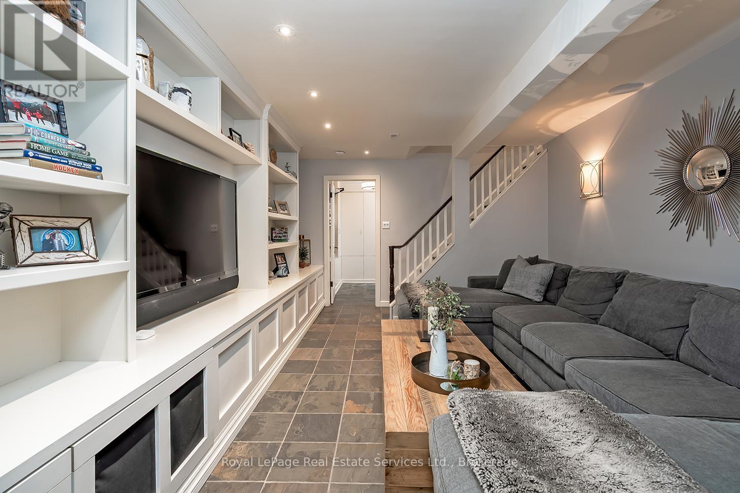 












53 THOMAS STREET

,
Oakville (OO Old Oakville),




Ontario
L6J3A2

