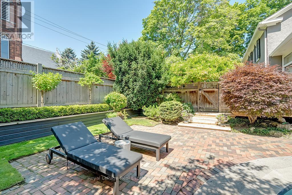 












53 THOMAS STREET

,
Oakville (OO Old Oakville),




Ontario
L6J3A2

