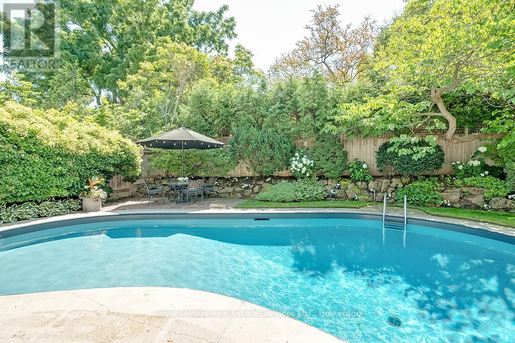 












53 THOMAS STREET

,
Oakville (OO Old Oakville),




Ontario
L6J3A2

