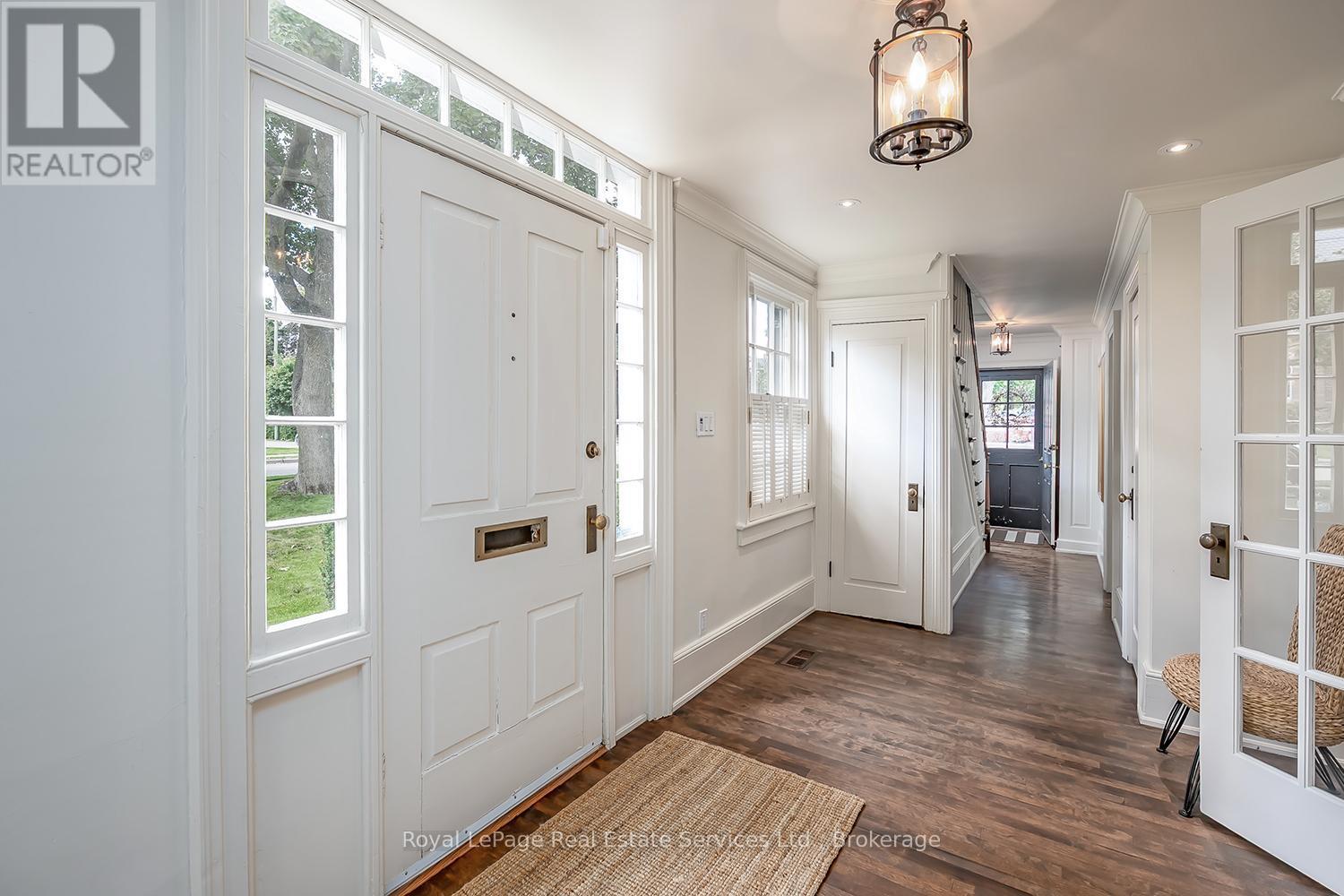 












53 THOMAS STREET

,
Oakville (OO Old Oakville),




Ontario
L6J3A2

