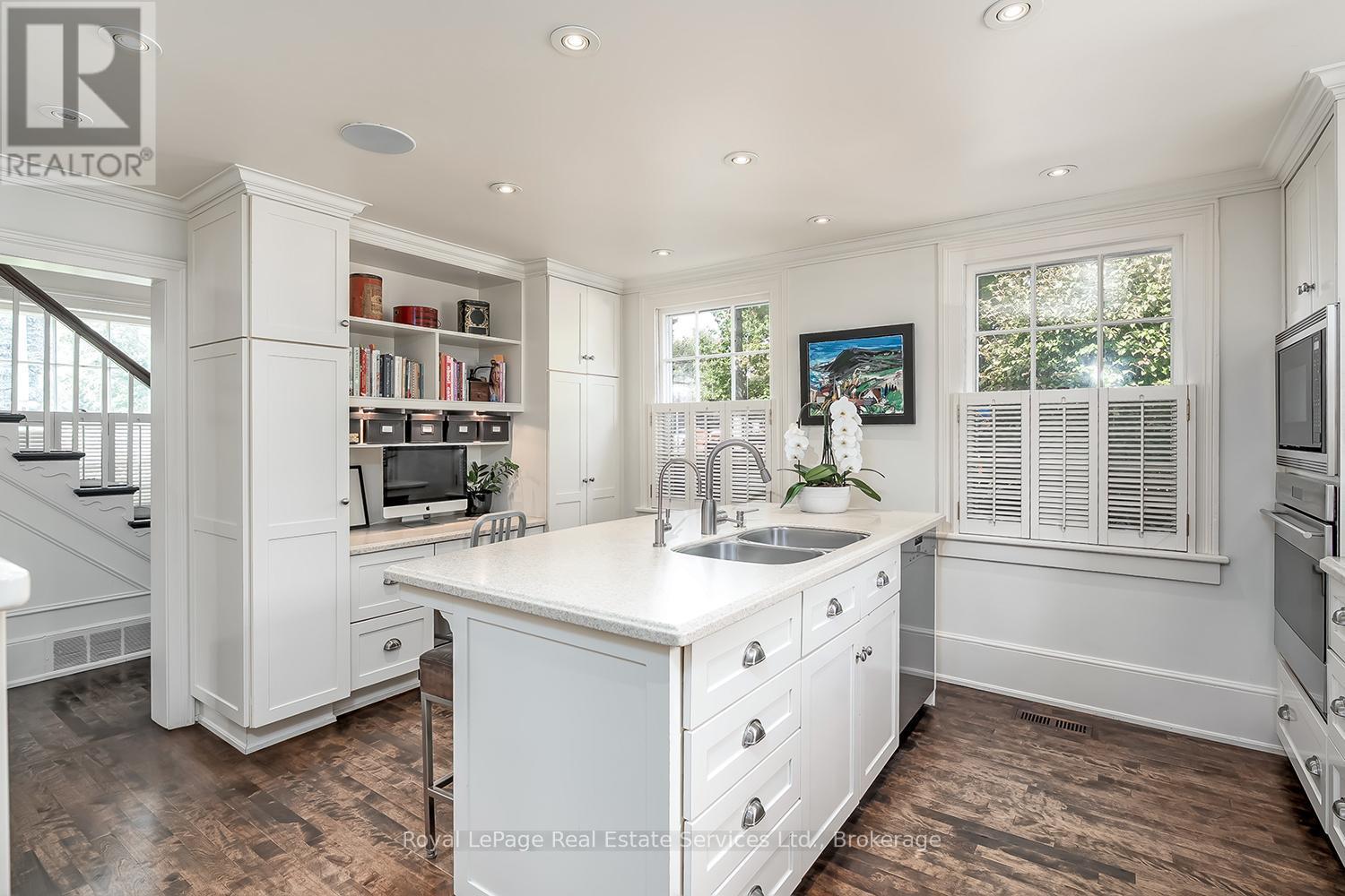 












53 THOMAS STREET

,
Oakville (OO Old Oakville),




Ontario
L6J3A2

