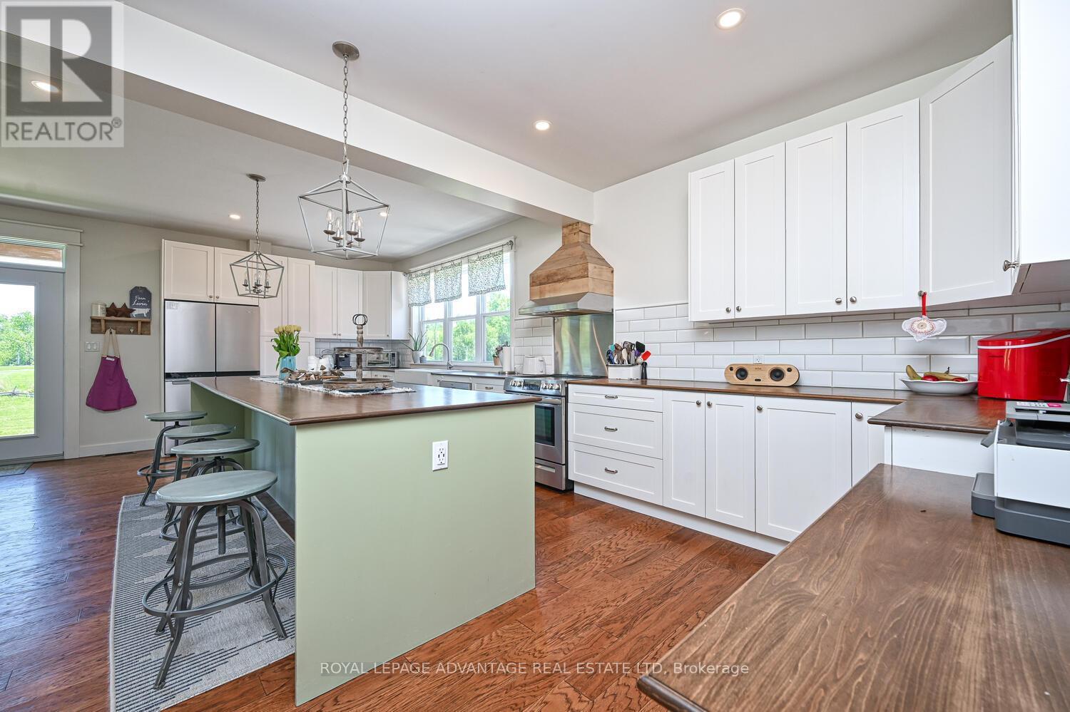 












455 CHURCHILL ROAD

,
Drummond/North Elmsley,




Ontario
K7A4S4

